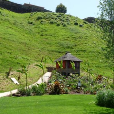Jardin et citadelle se mêlent