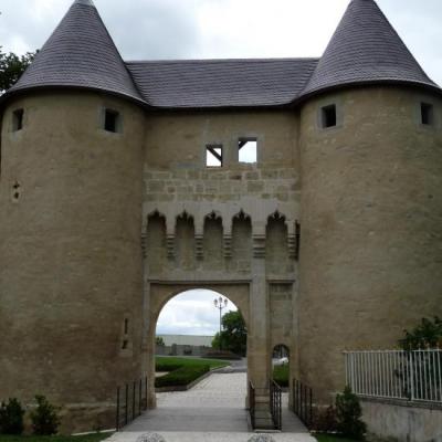 La porte-château récemment restaurée