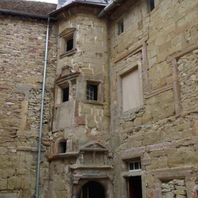 Tourelle dans la cour