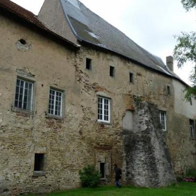 Le château vu des berges de la Nied