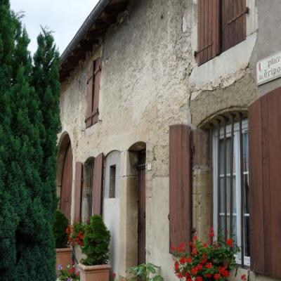 Ferme sur la place du Tripot