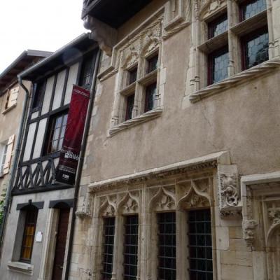 Hôtel de la Monnaie et maison à colombage