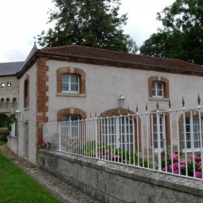 Dépendances du château de Mesny